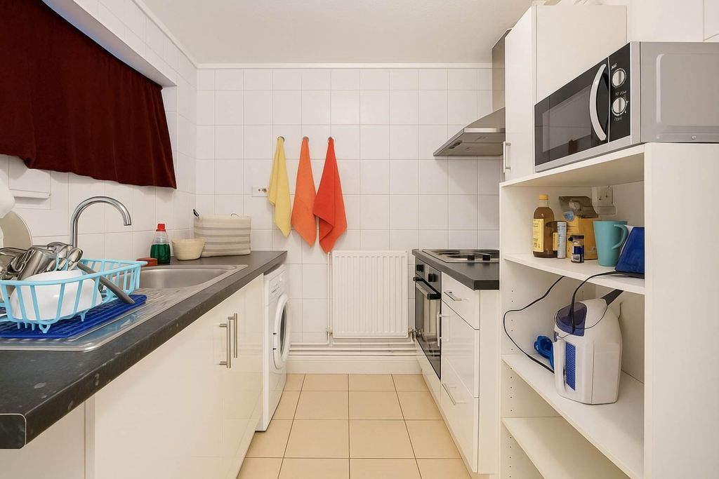 Property photo 3 of 6