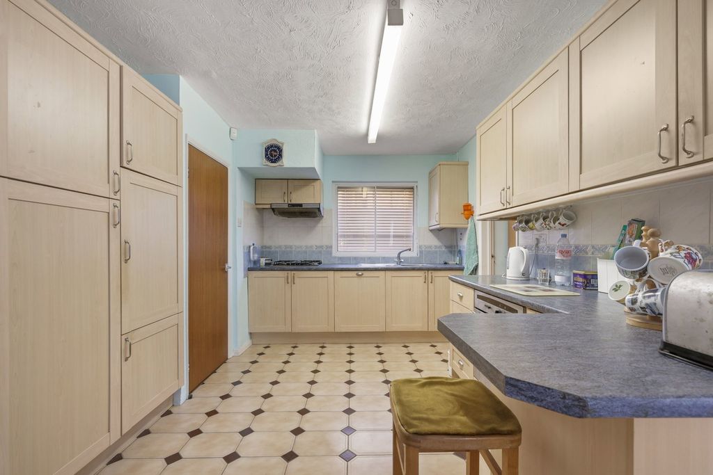 Property photo 2 of 25