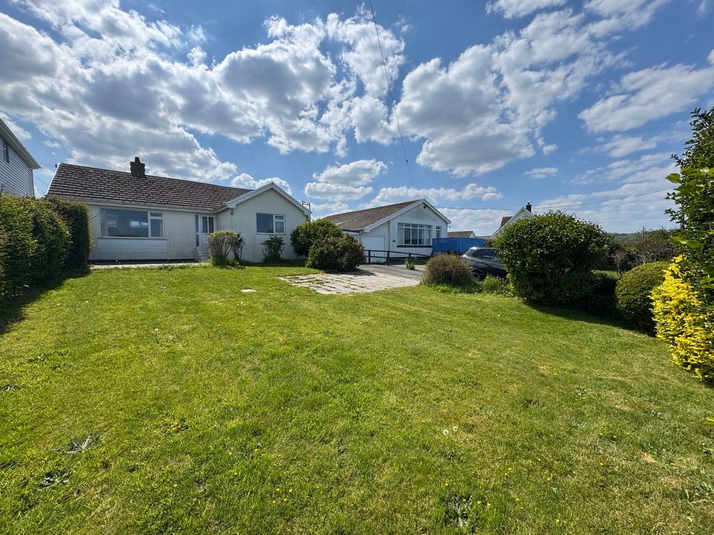 Property photo 2 of 40