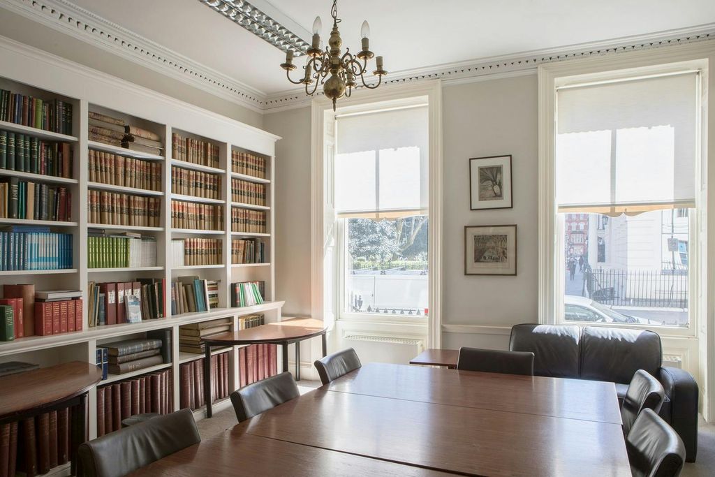 Property photo 2 of 20 18 Bloomsbury Square