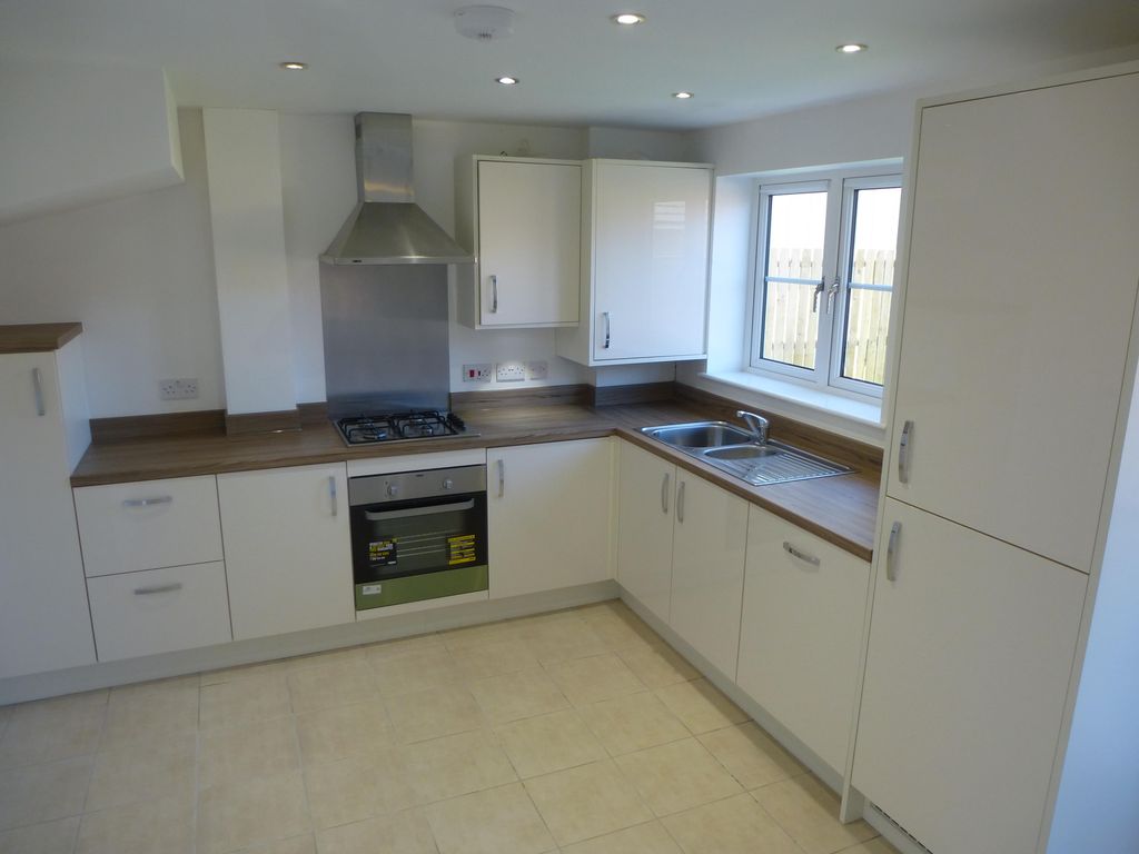 Property photo 2 of 9 Kitchen