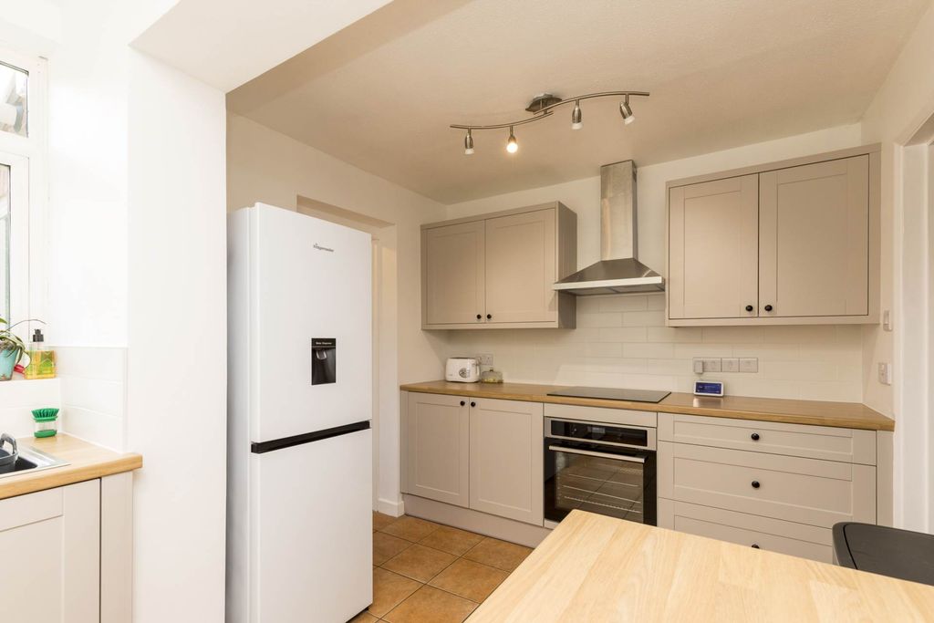 Property photo 3 of 20