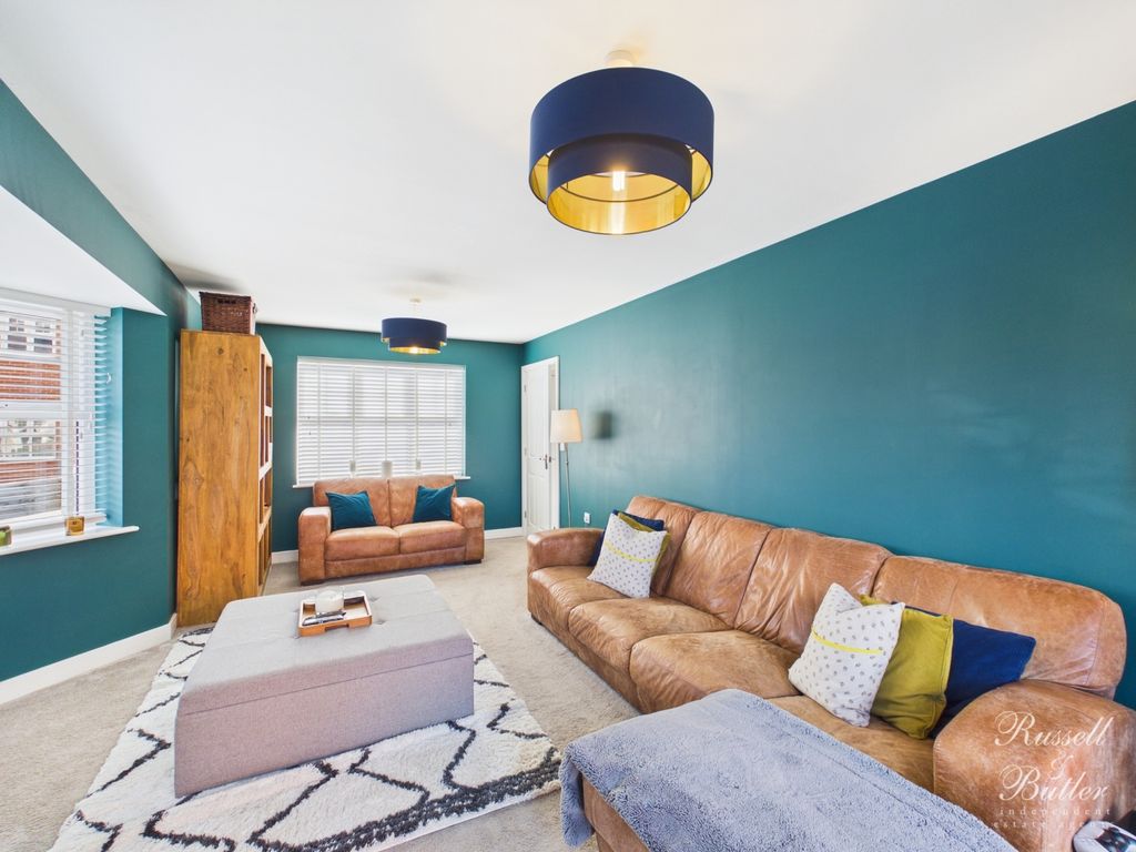 Property photo 3 of 19 Cam01995G0-Pr0428-Still007