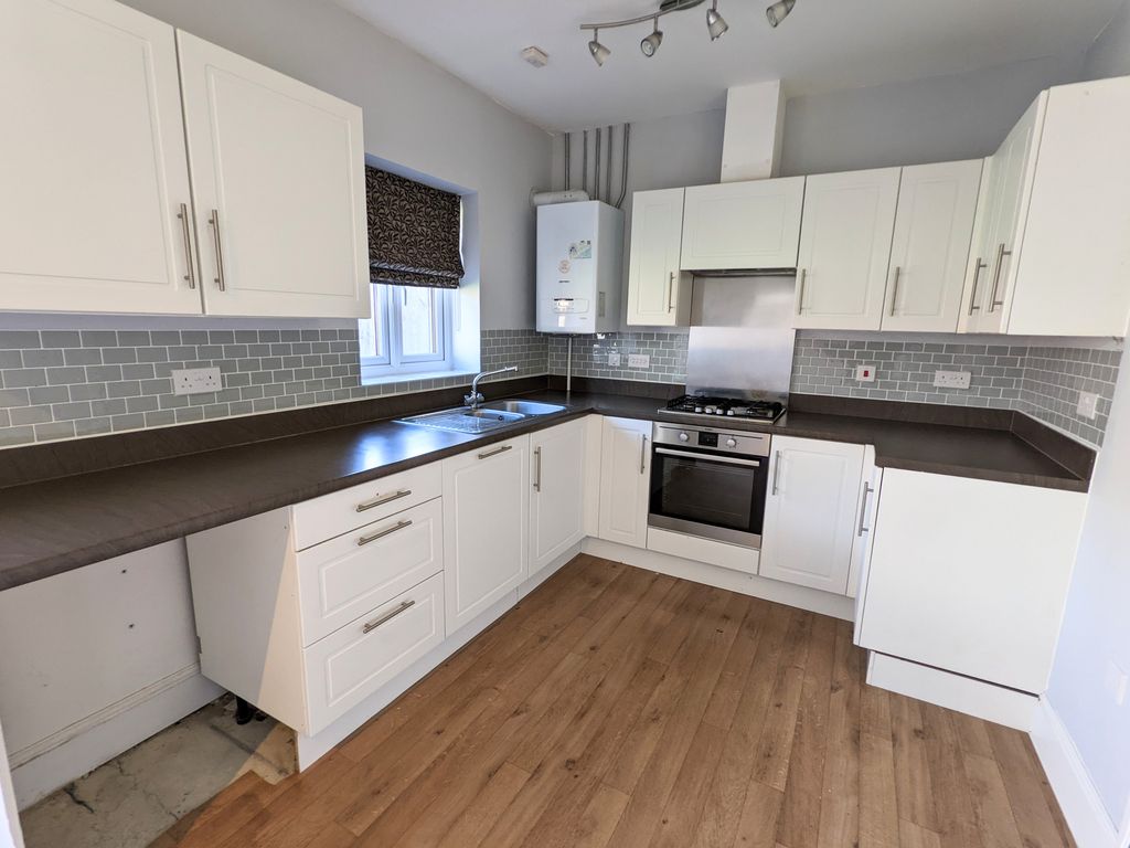 Property photo 3 of 13 Kitchen