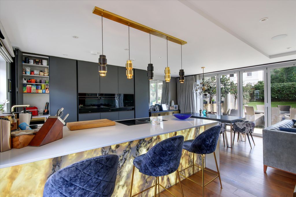 Property photo 3 of 23 Image