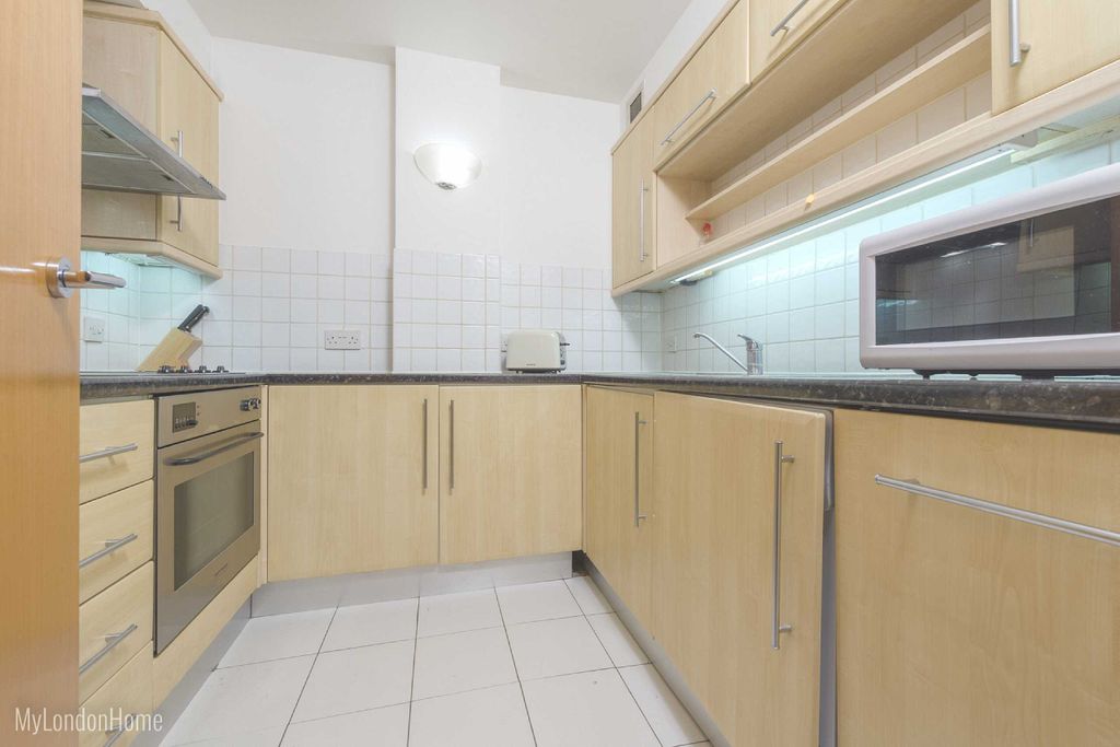 Property photo 3 of 9 Kitchen