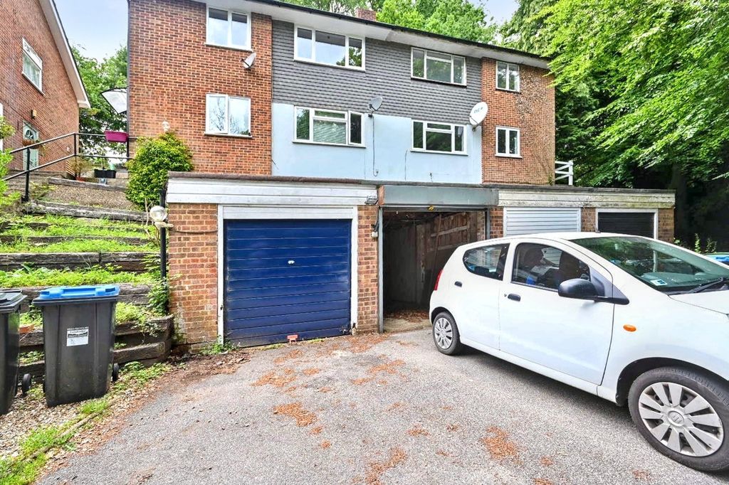 Property photo 1 of 18 Flat 27, The Hill, Church Hill, Caterham, Cr3 6Sd