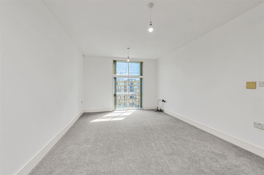 Property photo 2 of 9 Reception, Warwick Building, Eden Harper Sw11