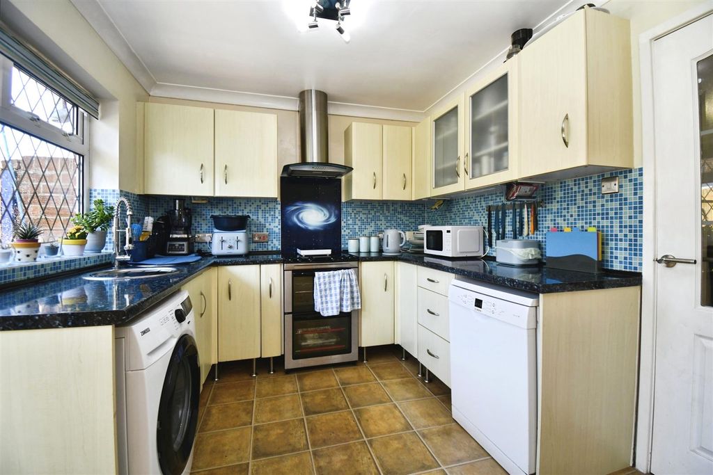 Property photo 3 of 24 Kitchen/Dining Room