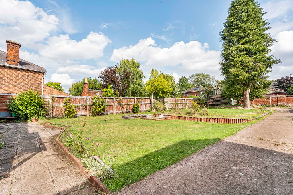 Property photo 2 of 19 Garden
