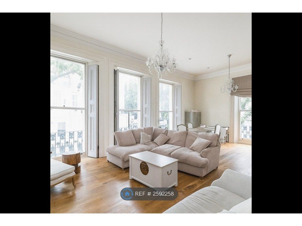 Property photo 1 of 10 Living Room
