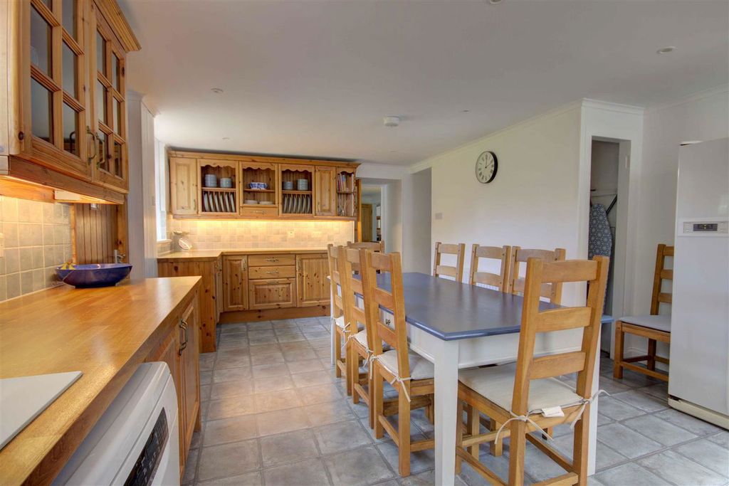 Property photo 3 of 35