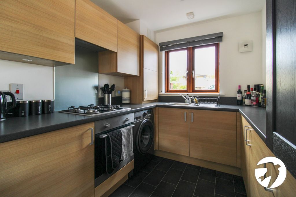 Property photo 3 of 12 Kitchen