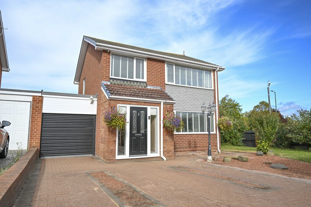 Property photo 1 of 25 2 St Georges Crescent-66