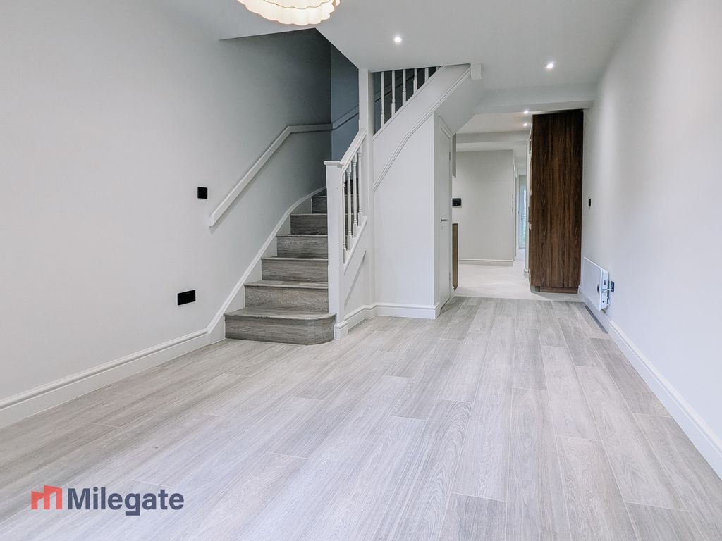 Property photo 3 of 12 Photo 2