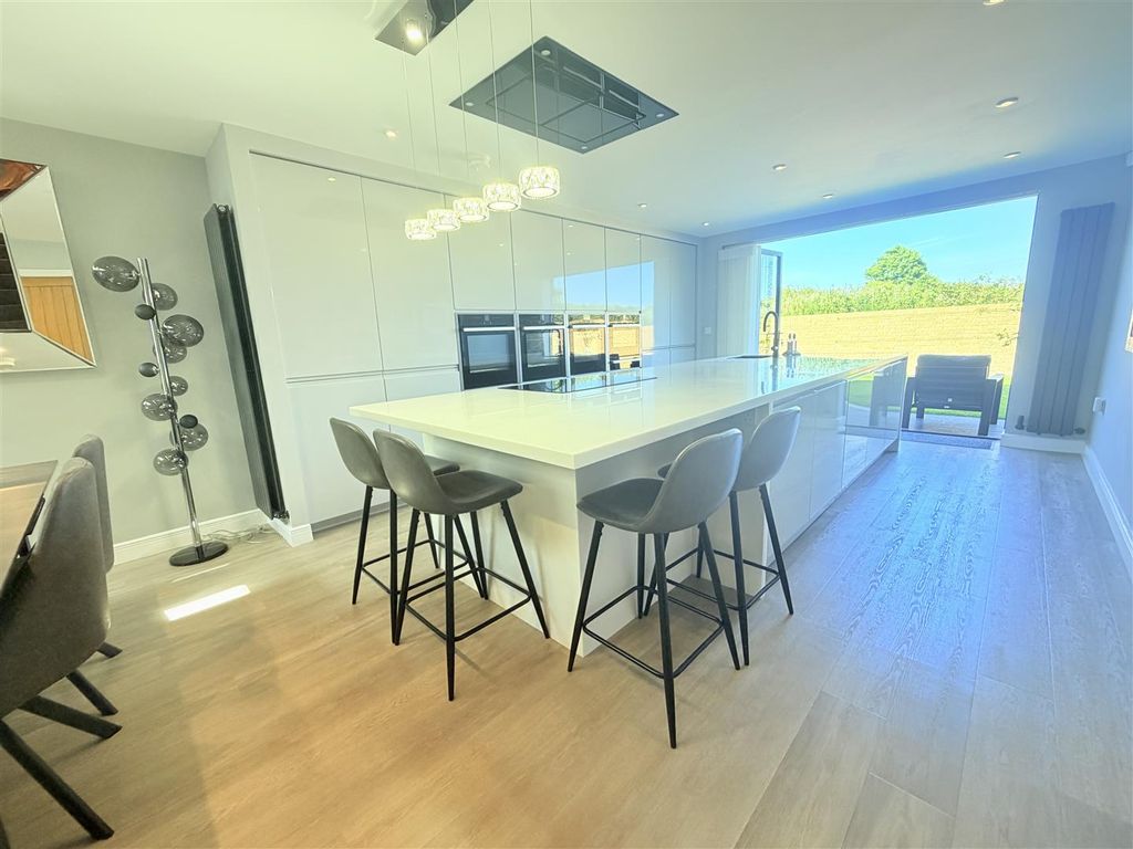 Property photo 2 of 46