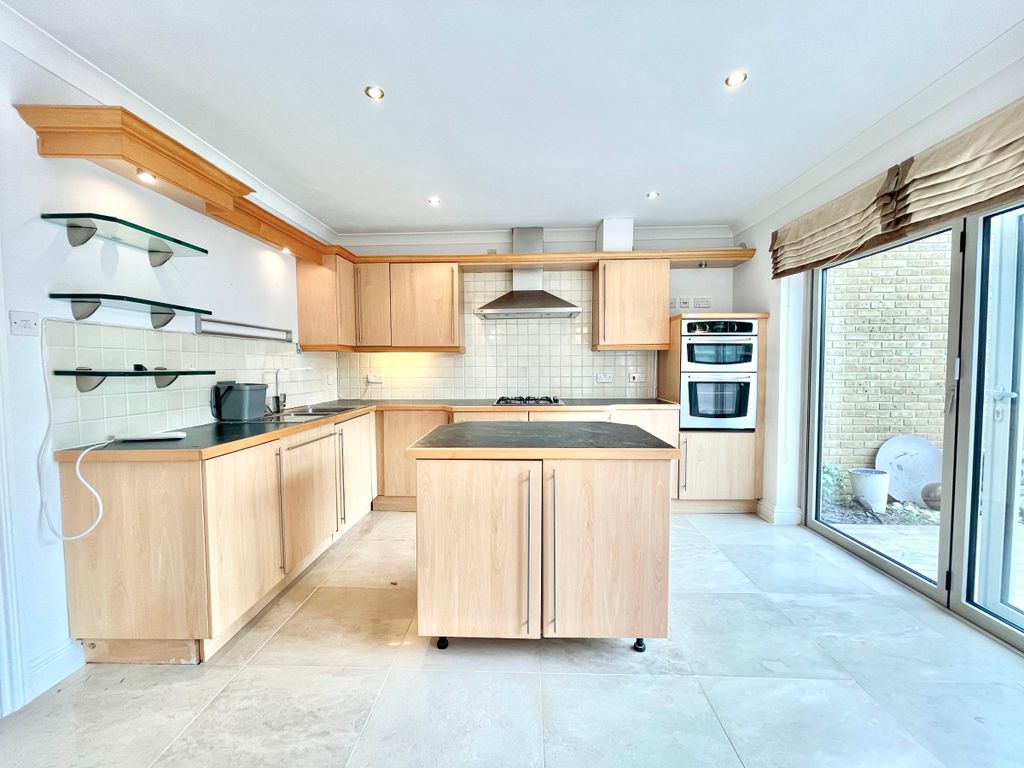 Property photo 3 of 23