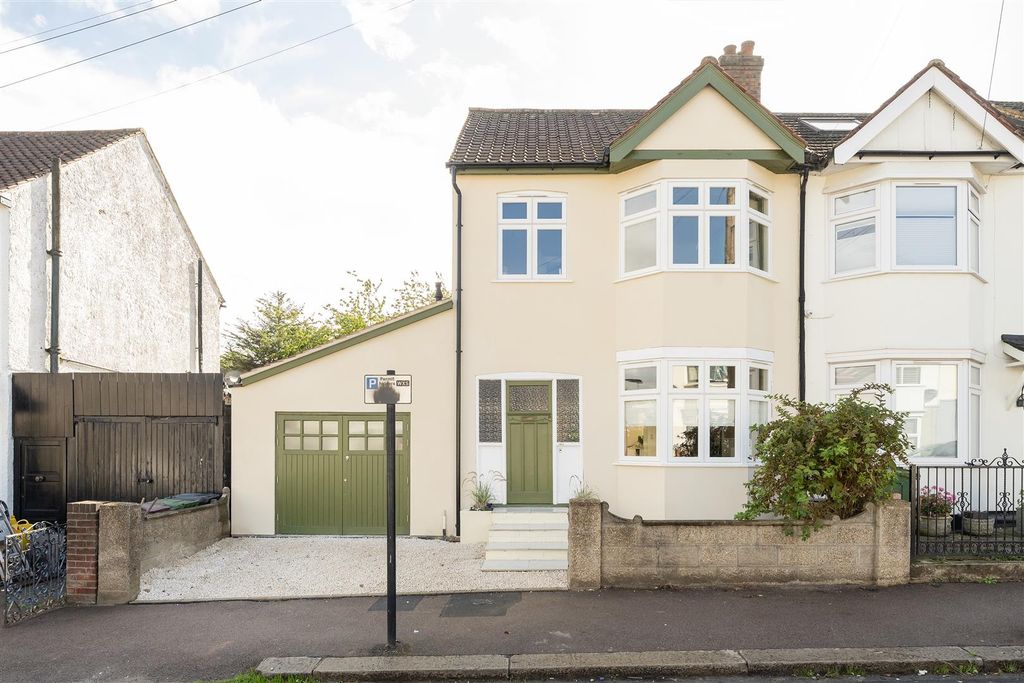 Property photo 1 of 48 Matlock Road, E10