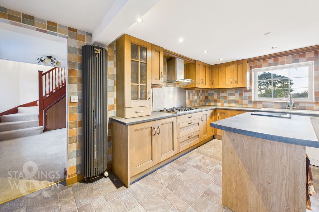 Property photo 3 of 36