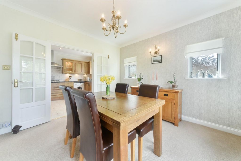 Property photo 3 of 16 Chapel Way, 127- (9).Jpg