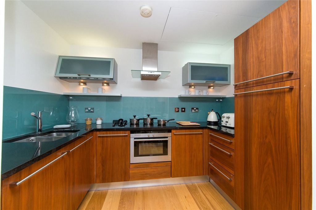 Property photo 2 of 6 Picture No. 13