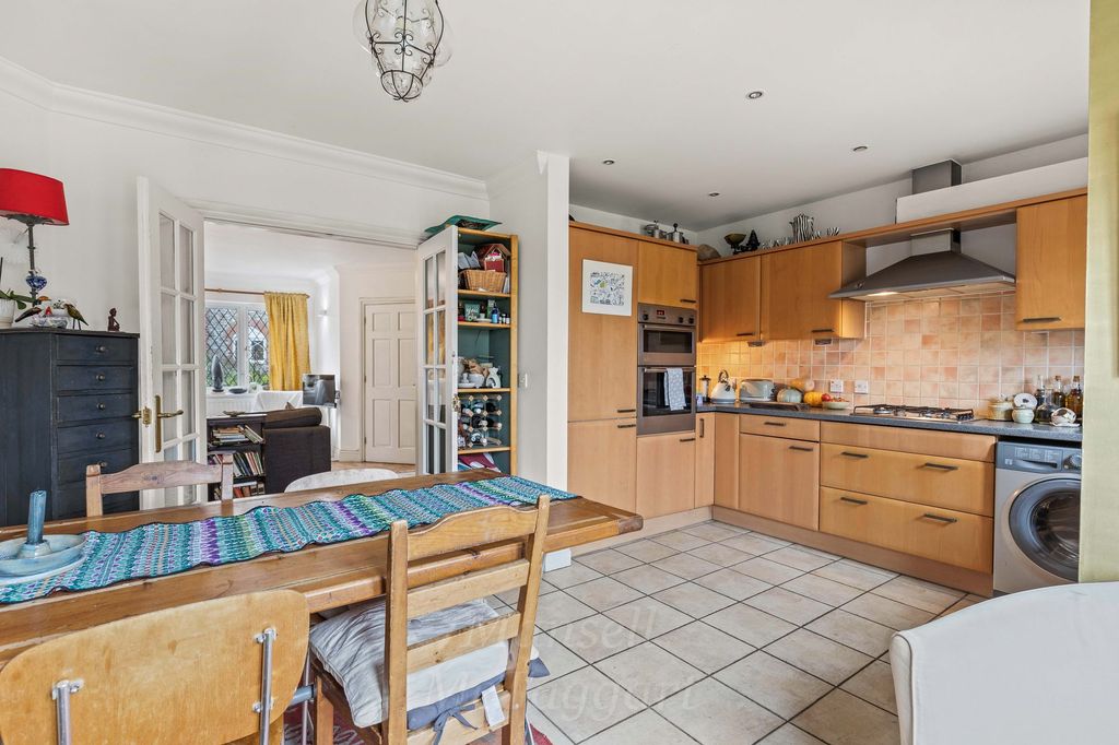 Property photo 2 of 18