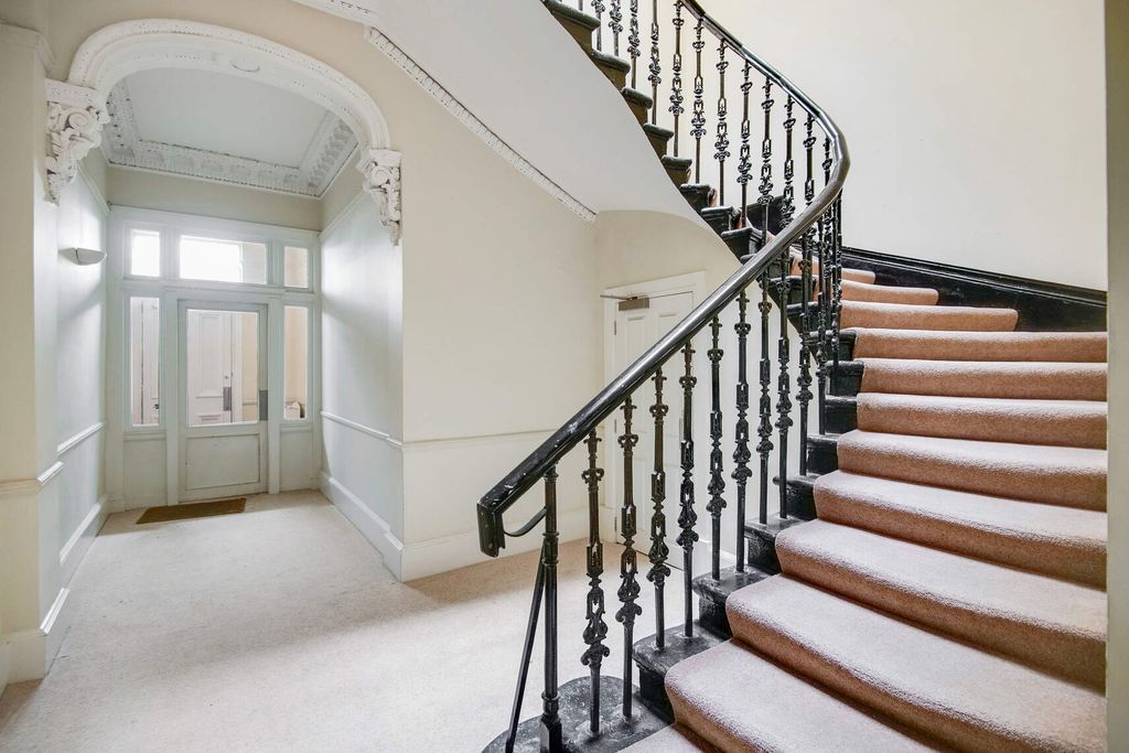 Property photo 2 of 17 2