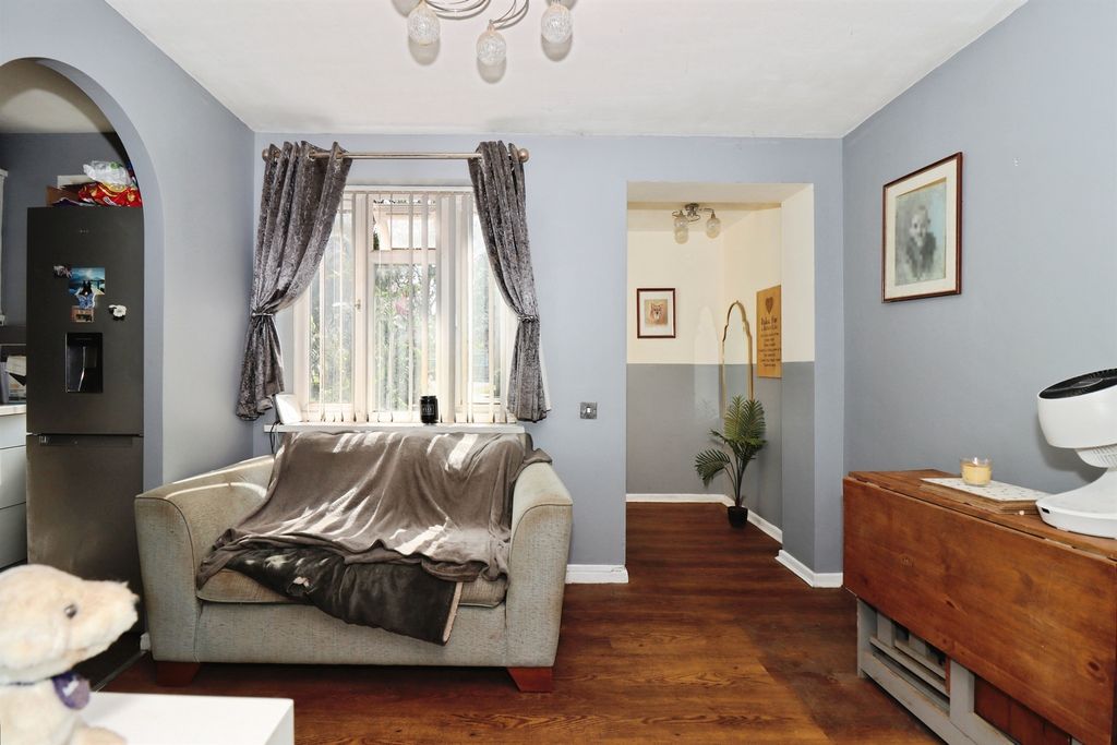 Property photo 2 of 11