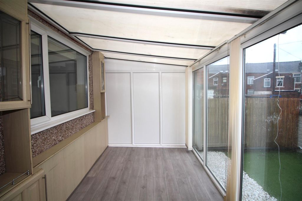 Property photo 3 of 8 888 Conservatory.Jpg