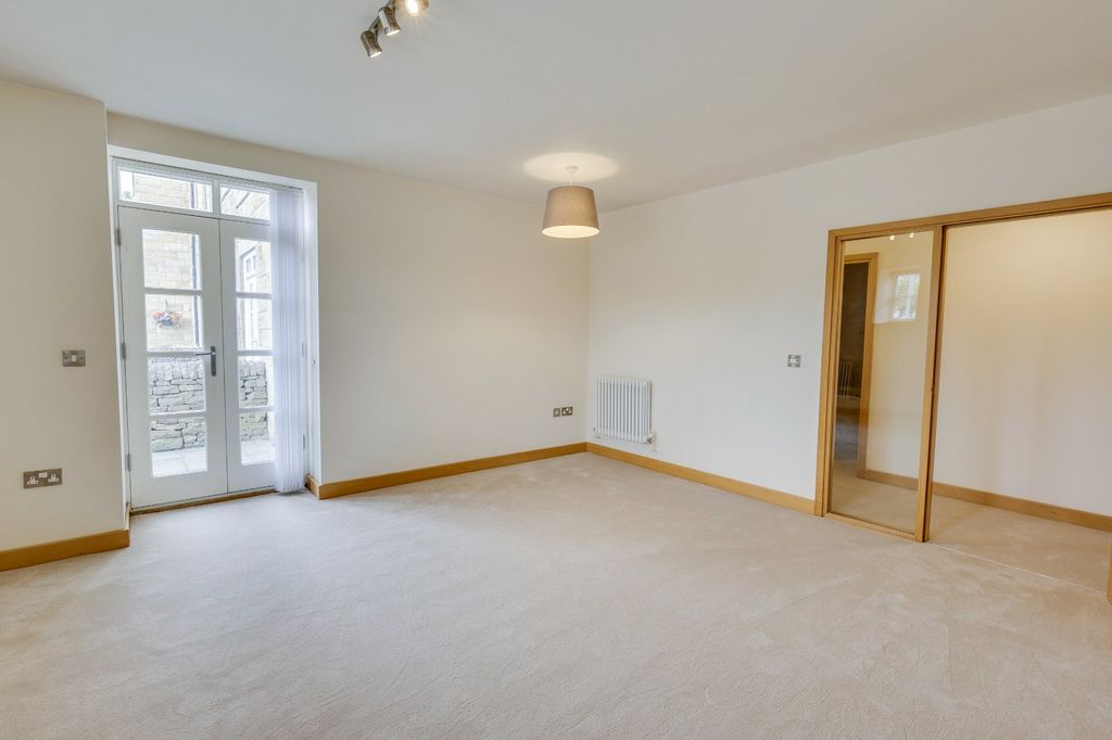 Property photo 2 of 16 Picture No. 35