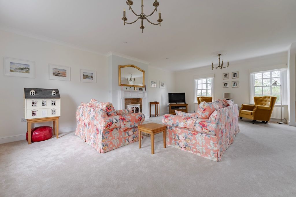 Property photo 2 of 26