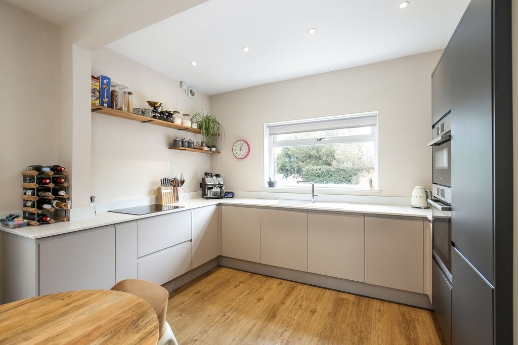 Property photo 2 of 15 Picture No. 25