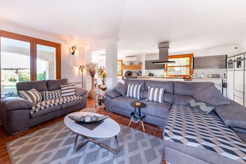 Property photo 2 of 32 69903 Web-19.Jpg