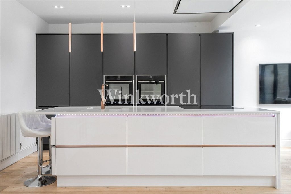 Property photo 2 of 15 Picture No. 04