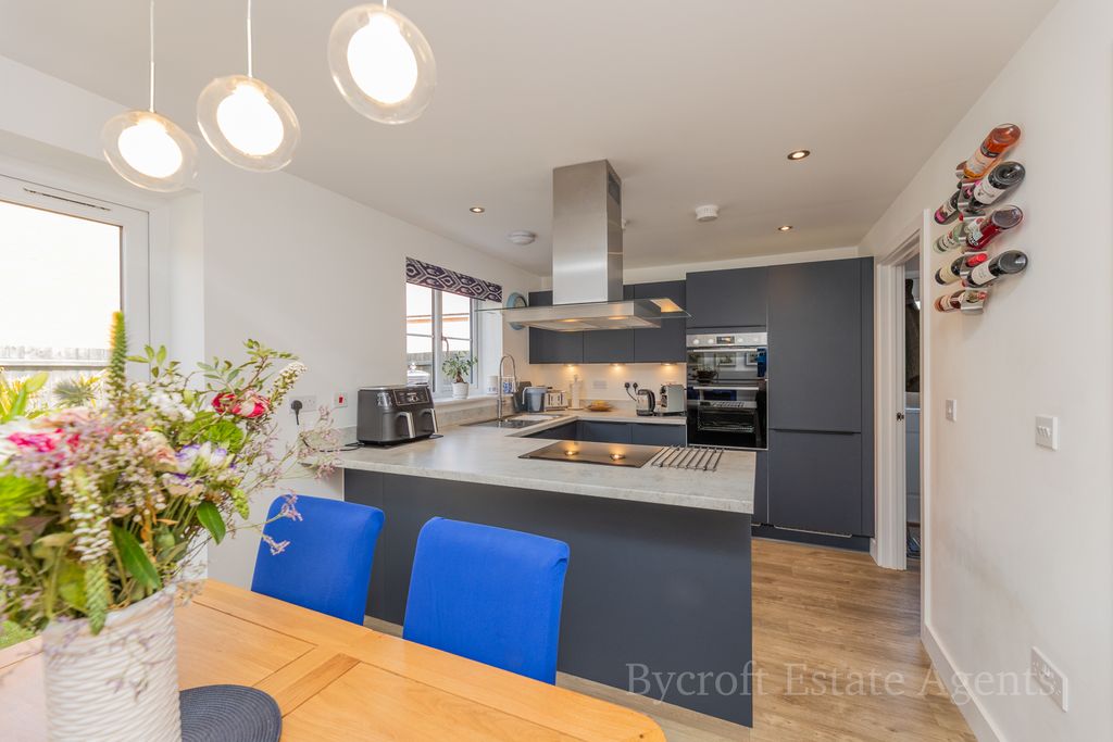 Property photo 2 of 23