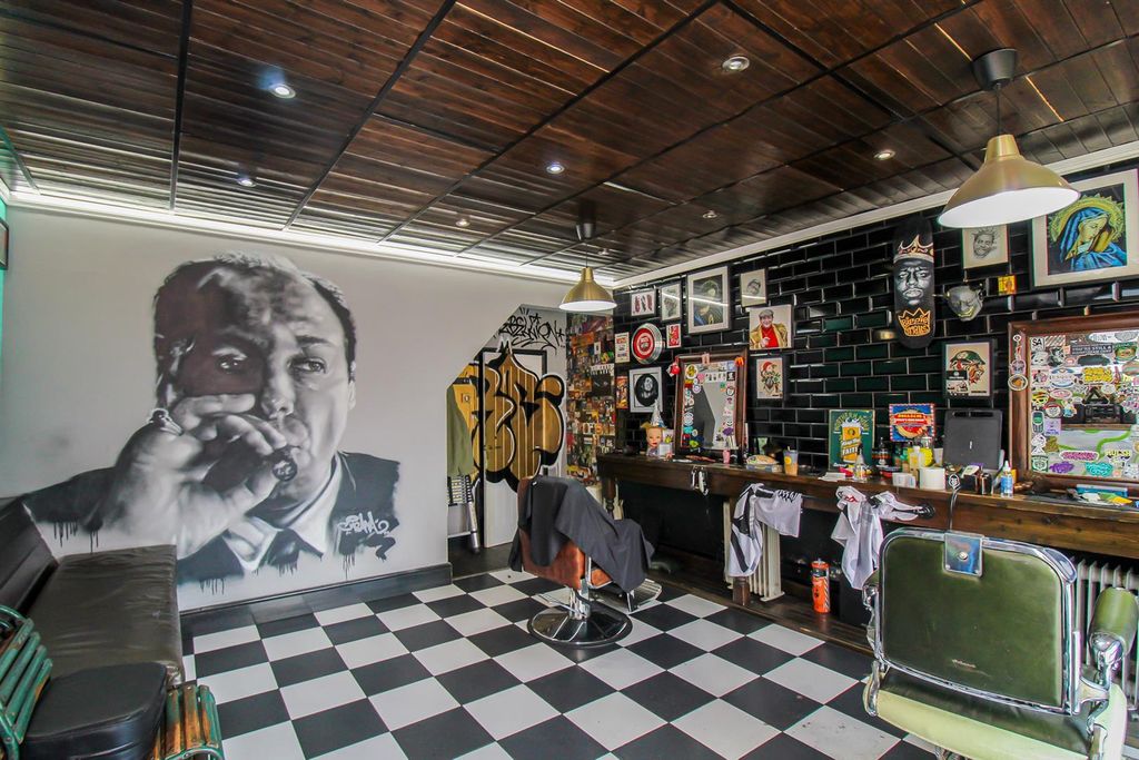 Property photo 2 of 9 Shop