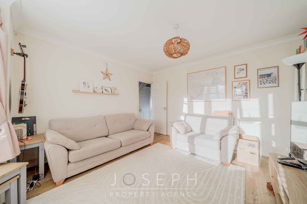 Property photo 3 of 16