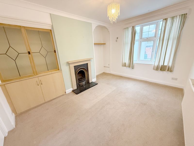 Property photo 2 of 12 Lounge