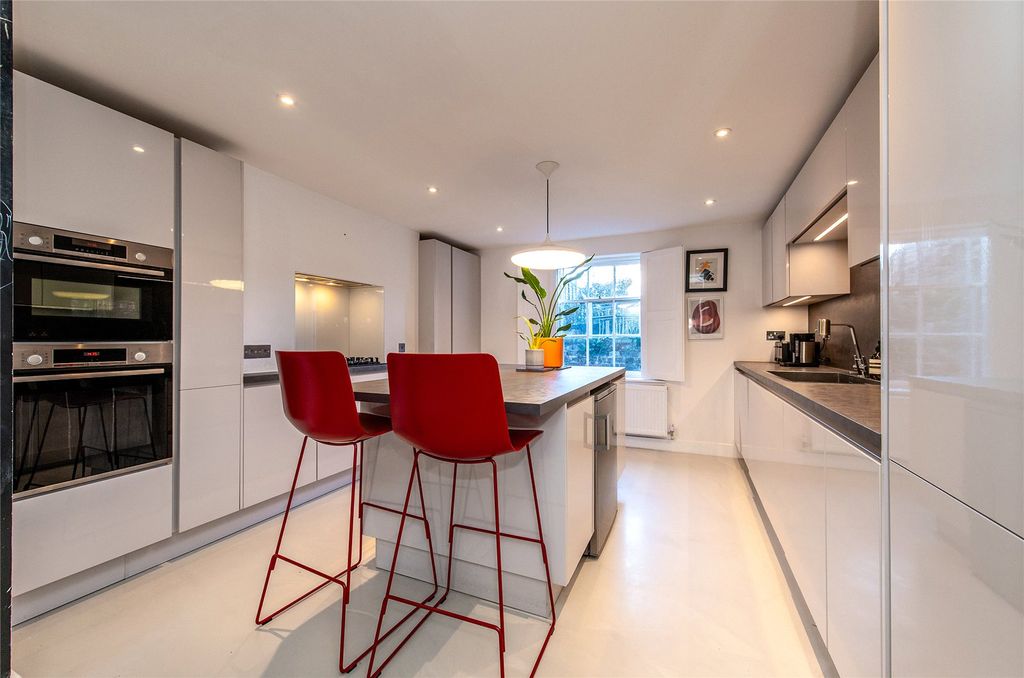 Property photo 2 of 33 Picture No. 40