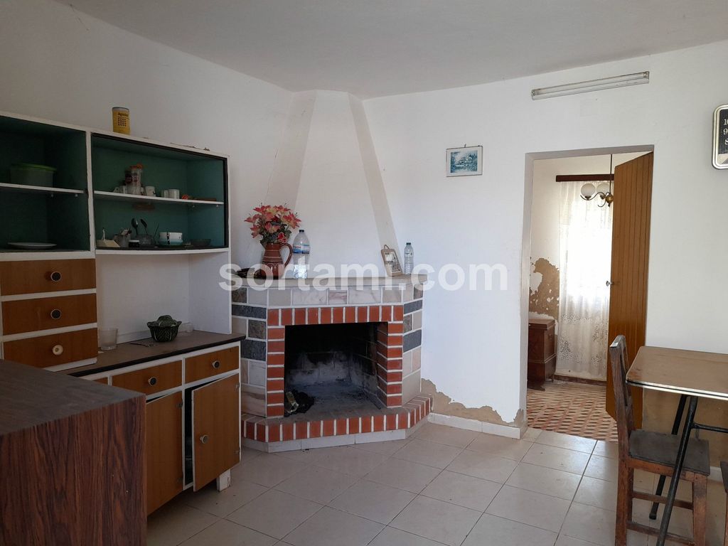 Property photo 2 of 28