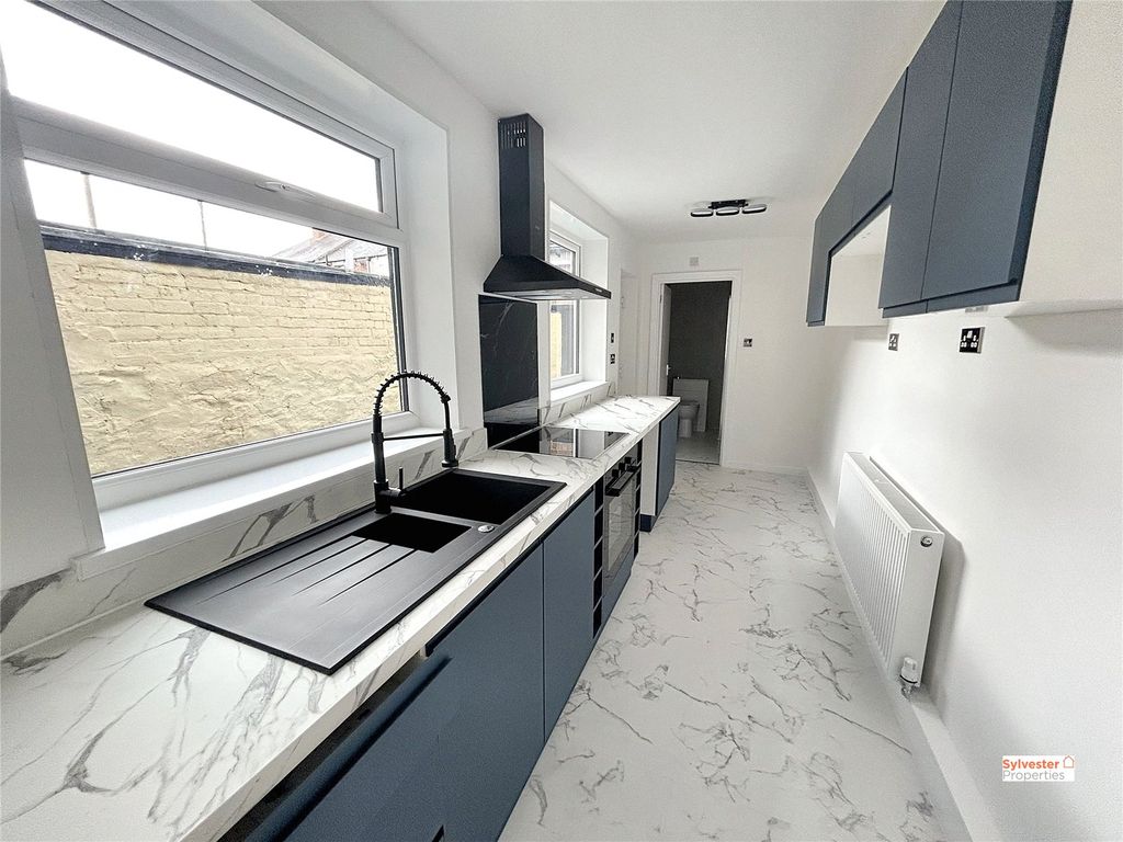 Property photo 1 of 17 Picture No. 10