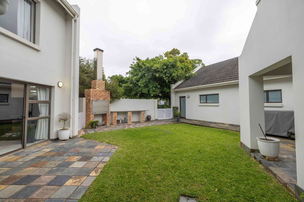 Property photo 3 of 77