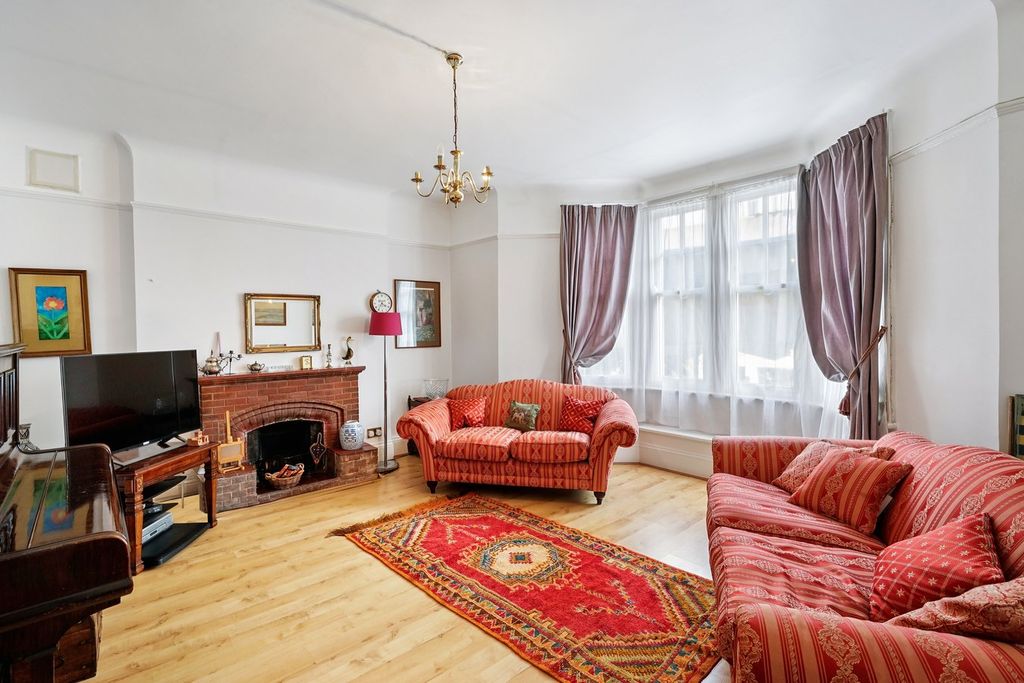 Property photo 3 of 8