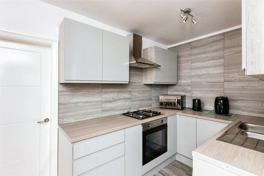 Property photo 3 of 15 Kitchen