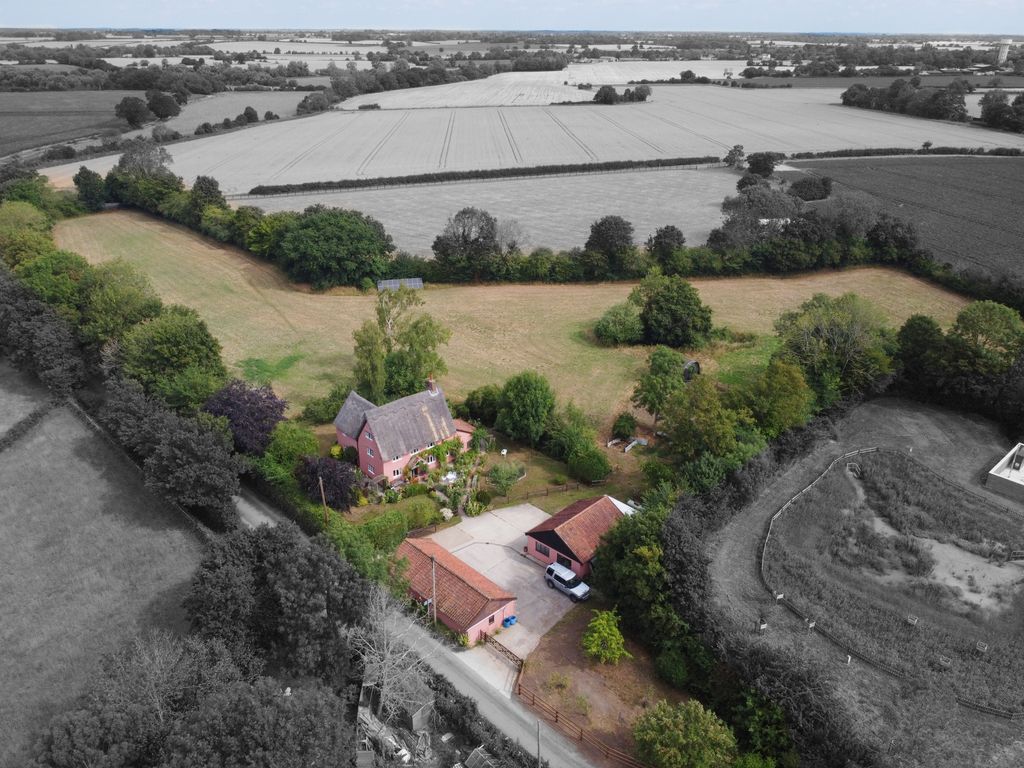 Property photo 2 of 28 Bacton0007