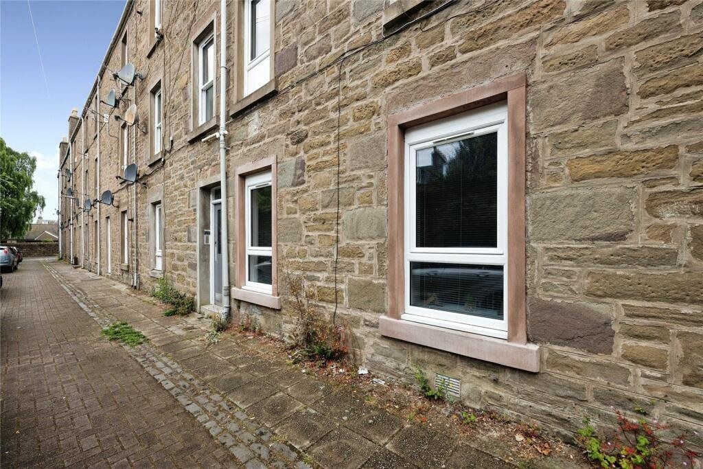 Property photo 1 of 7 Front