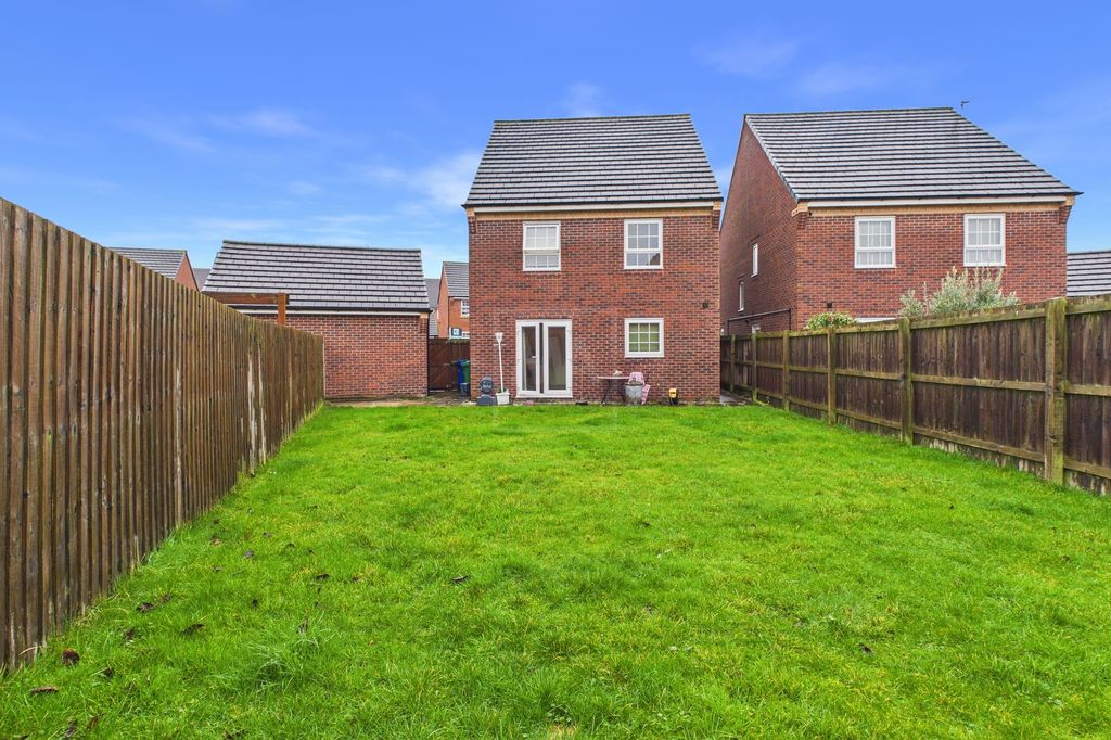 Property photo 3 of 19 Garden