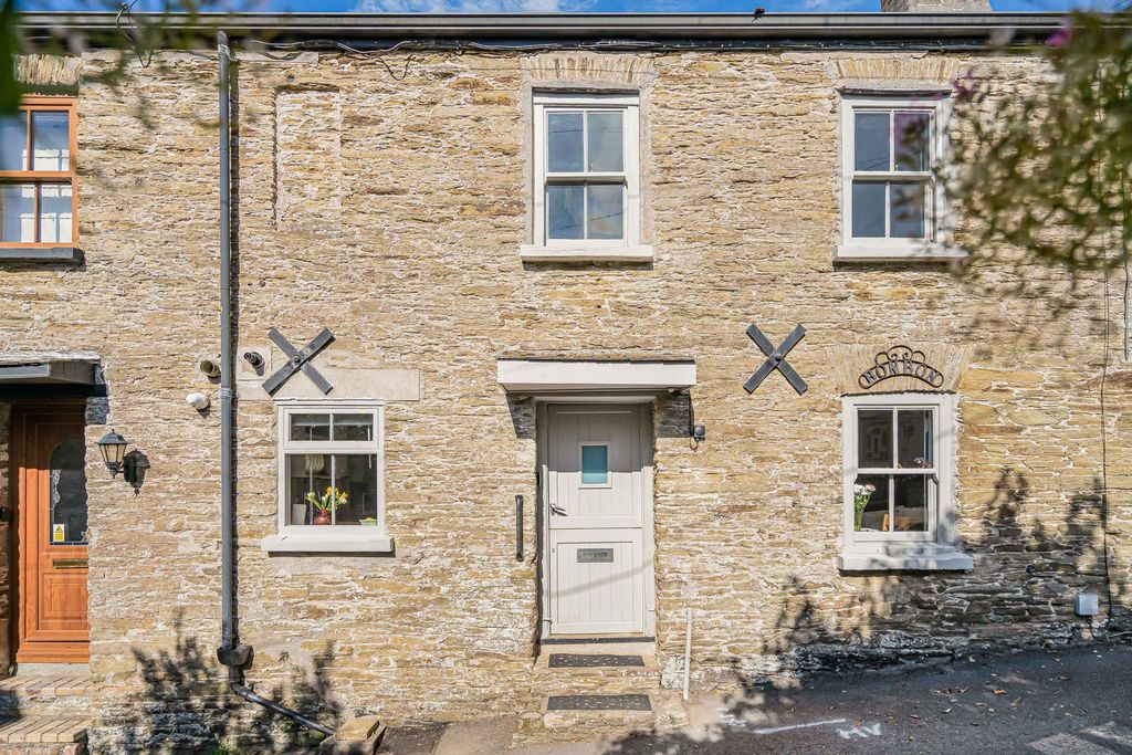 Property photo 2 of 11