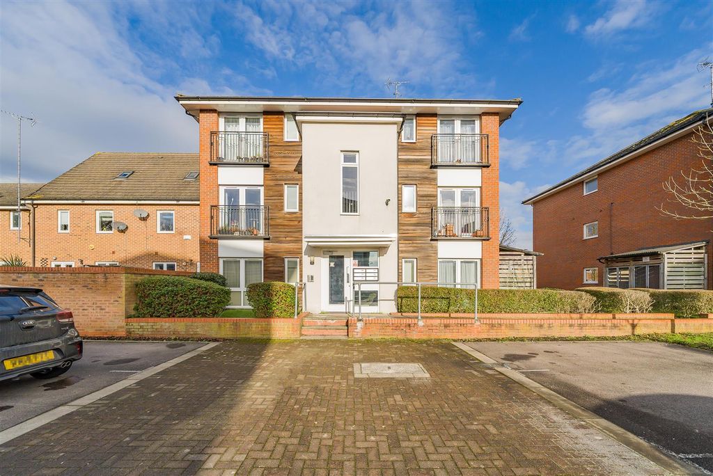 2 bed flat for sale Lower Caversham