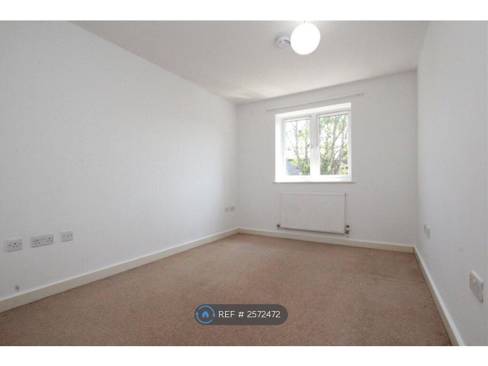 Property photo 3 of 10 Bedroom 1